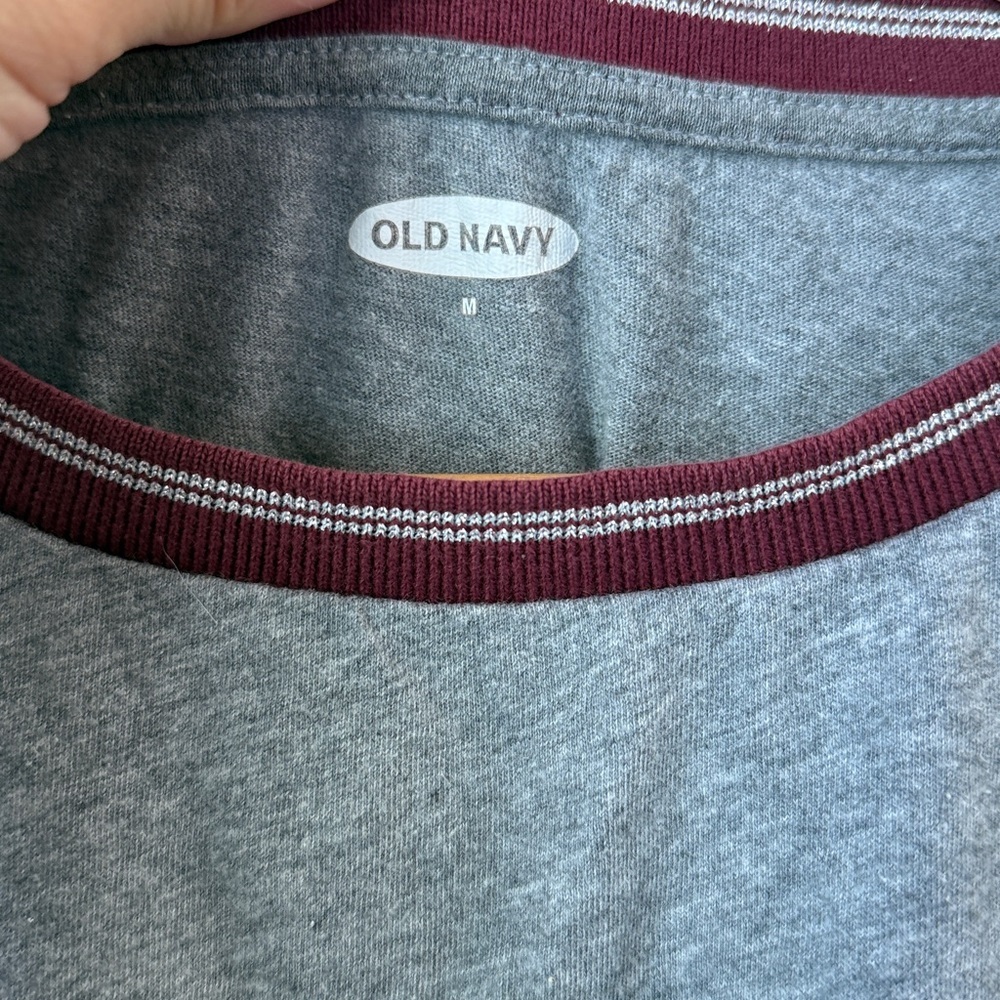 Old Navy Short Sleeve T Shirt Gray and Maroon Red size Medium - Picture 2 of 8